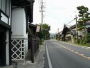 小野宿の本棟造が見られる町並みと洋風建築である小野郵便局