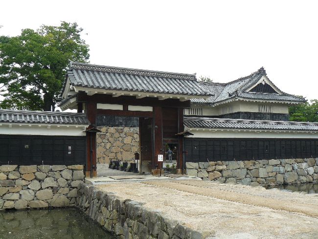 松本城・黒門(二の門・高麗門)