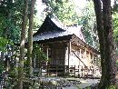 皆神神社（熊野出速雄神社）本殿を右斜め前方から撮影した画像