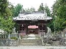 小内八幡神社境内正面の随身門と石造狛犬