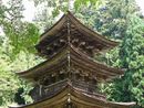 三重塔は新海三社神社の神宮寺の塔として建てられた建物です