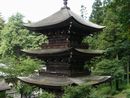 秀麗な新海三社神社三重塔は国指定重要文化財に指定されています