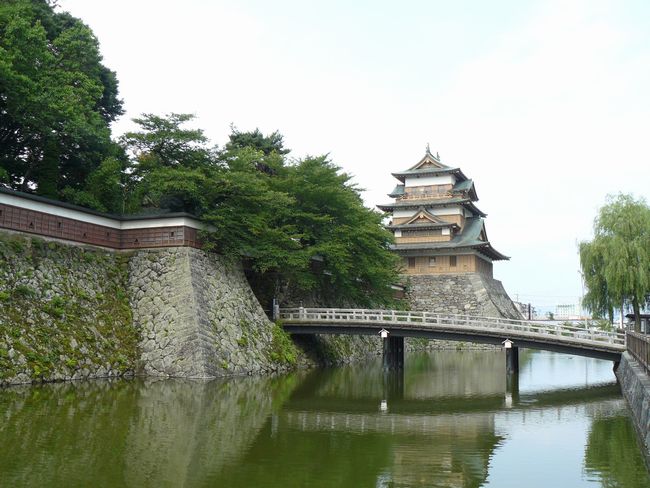 ������E����