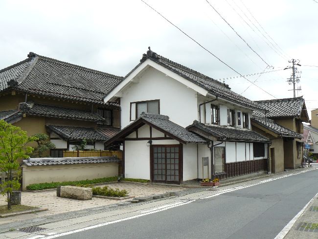 ���q�ƏZ��