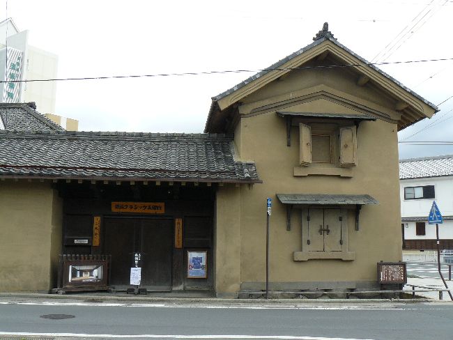 ���q�ƏZ��