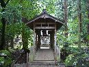 塩野神社聖域とを結ぶ木製神橋