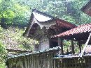 塩野神社本殿左斜め正面から撮影した写真